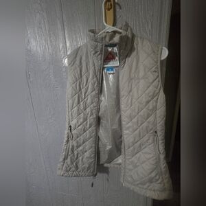 Women's size small Columbia Omnin Heat puffer vest.